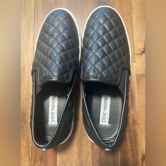 Steve Madden quilted loafers. ECENTRCQ BLACK - Picture 2 of 3